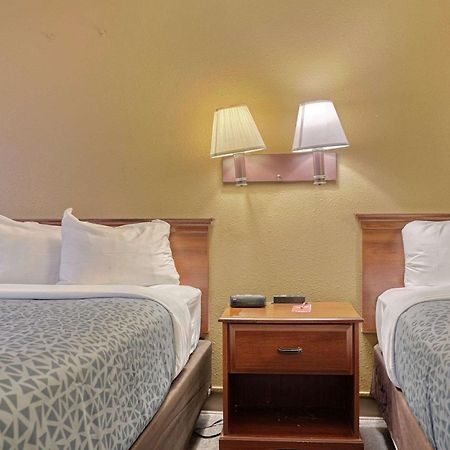 Econo Lodge Роли Экстерьер фото