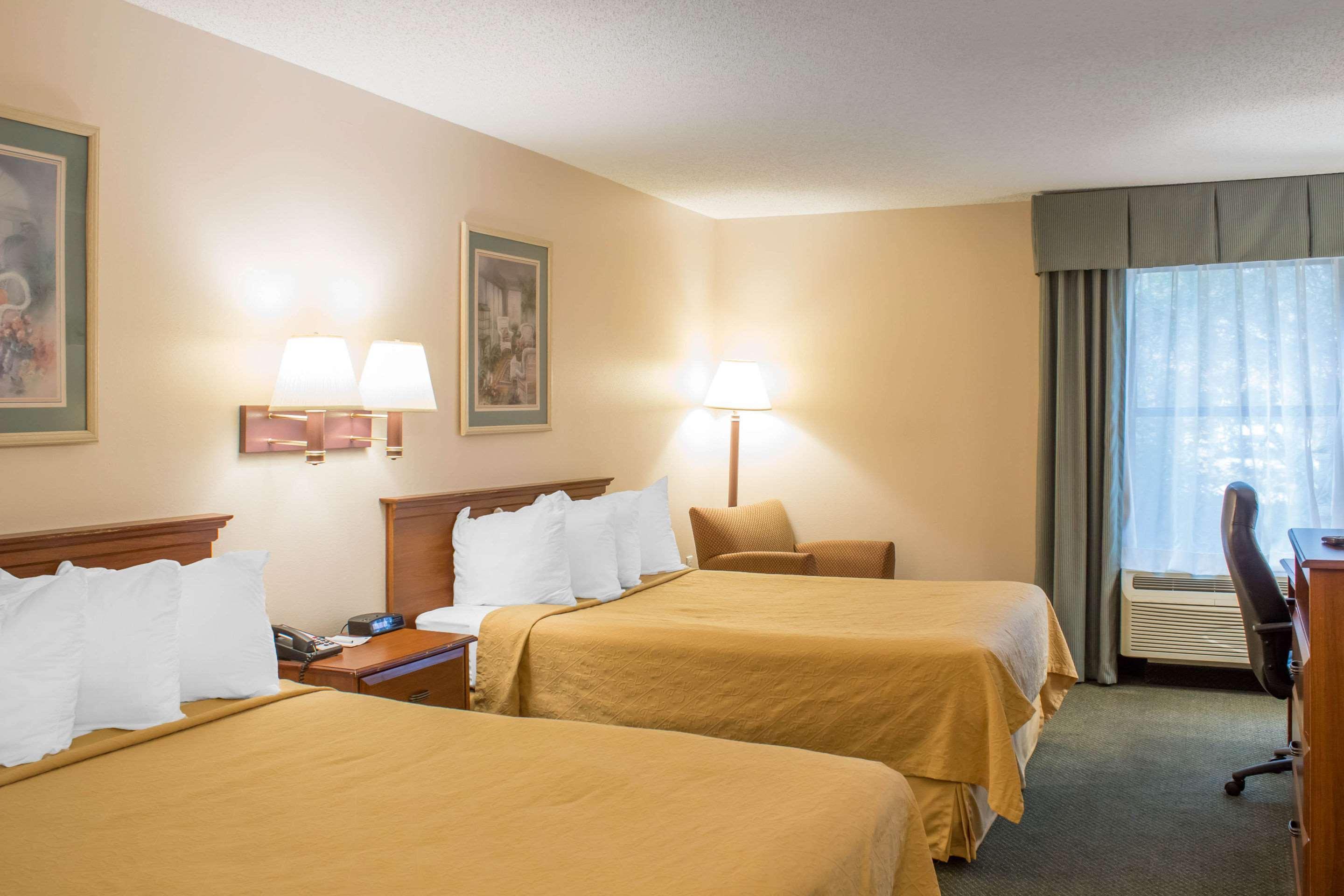 Econo Lodge Роли Экстерьер фото