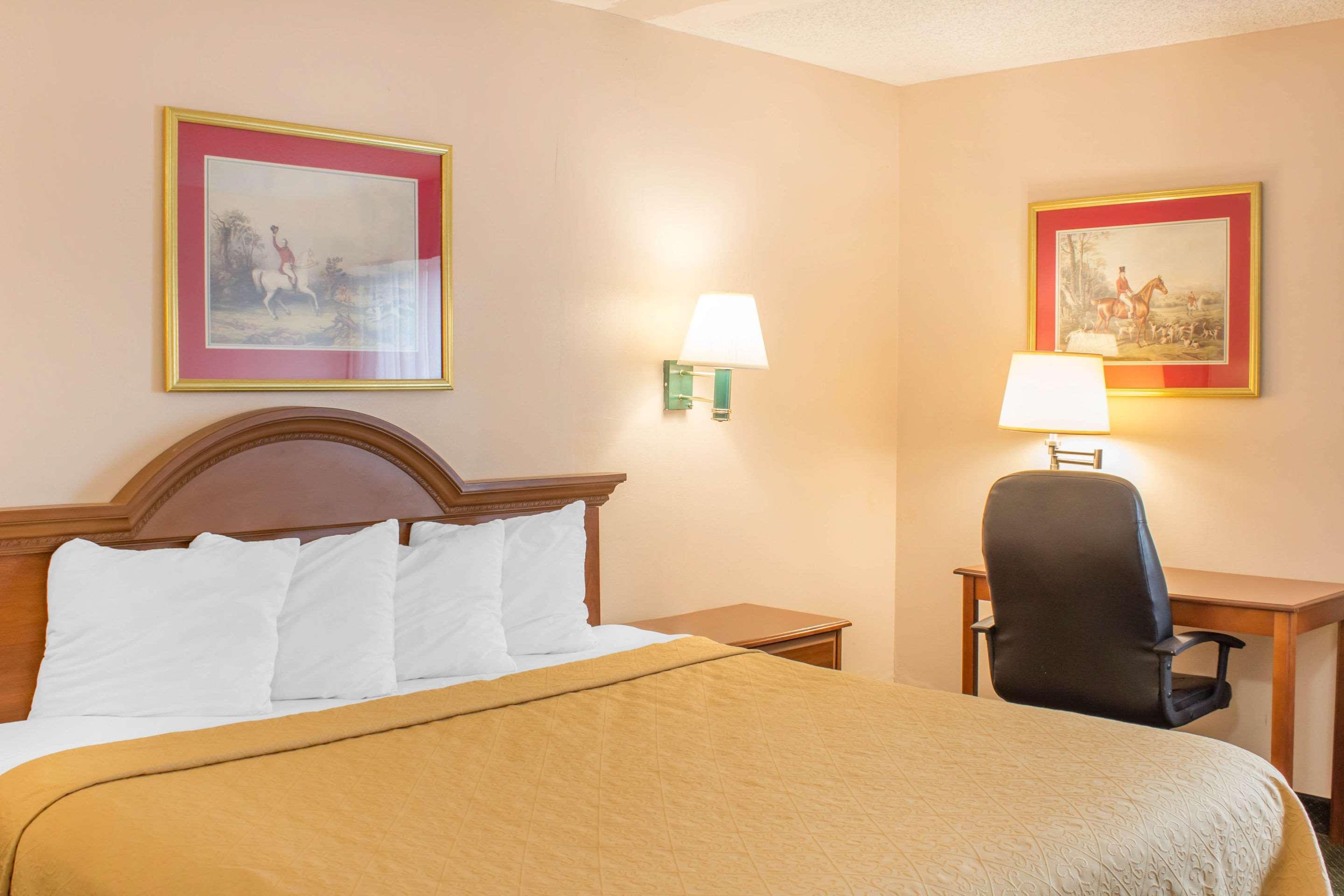 Econo Lodge Роли Экстерьер фото