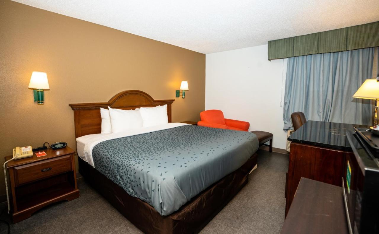 Econo Lodge Роли Экстерьер фото