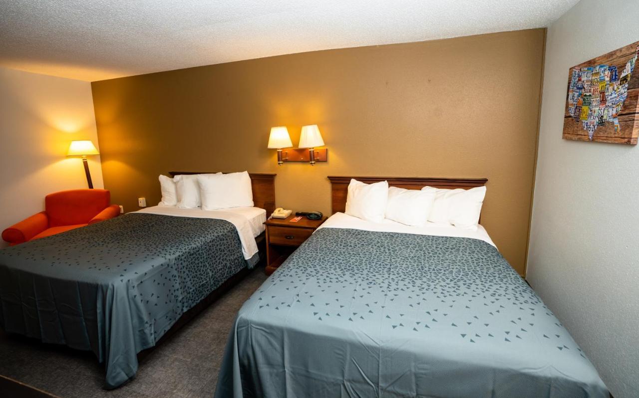 Econo Lodge Роли Экстерьер фото