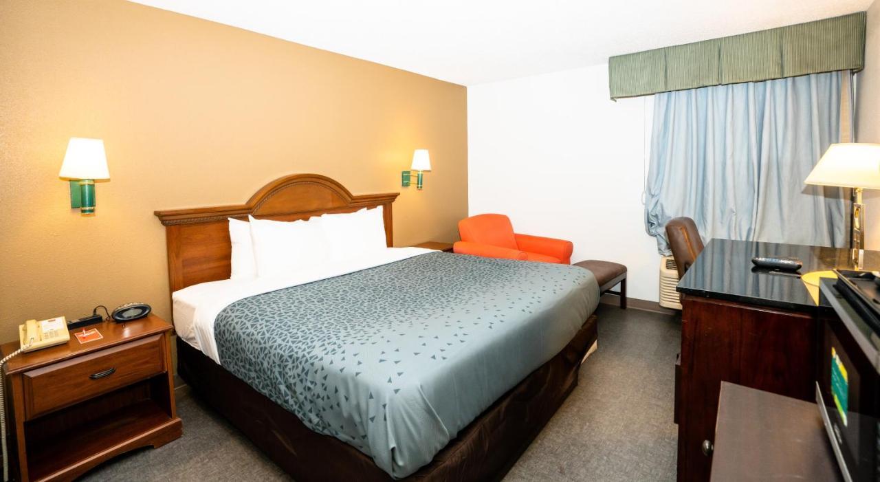 Econo Lodge Роли Экстерьер фото