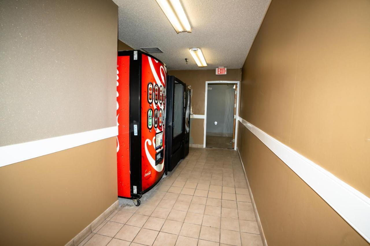 Econo Lodge Роли Экстерьер фото