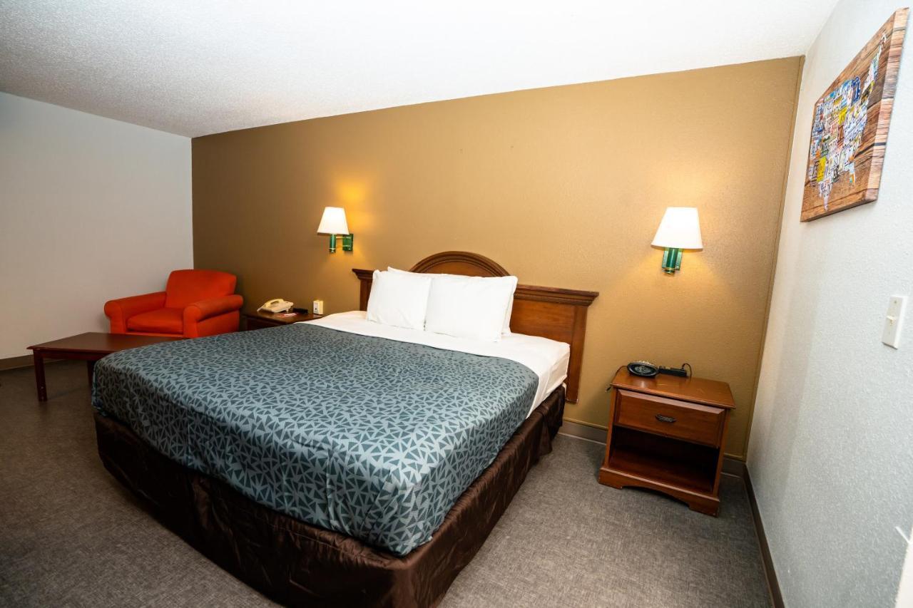 Econo Lodge Роли Экстерьер фото