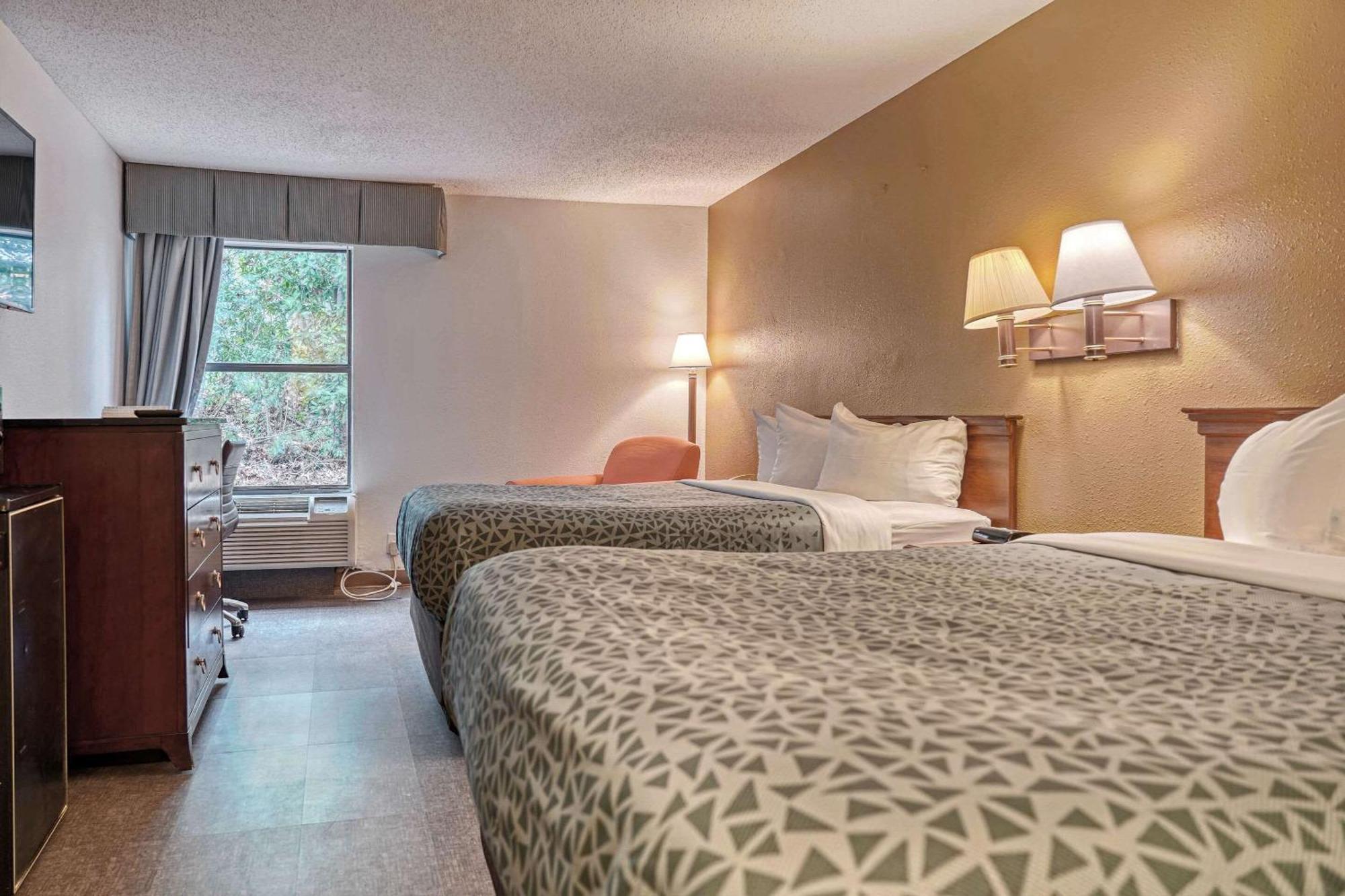 Econo Lodge Роли Экстерьер фото