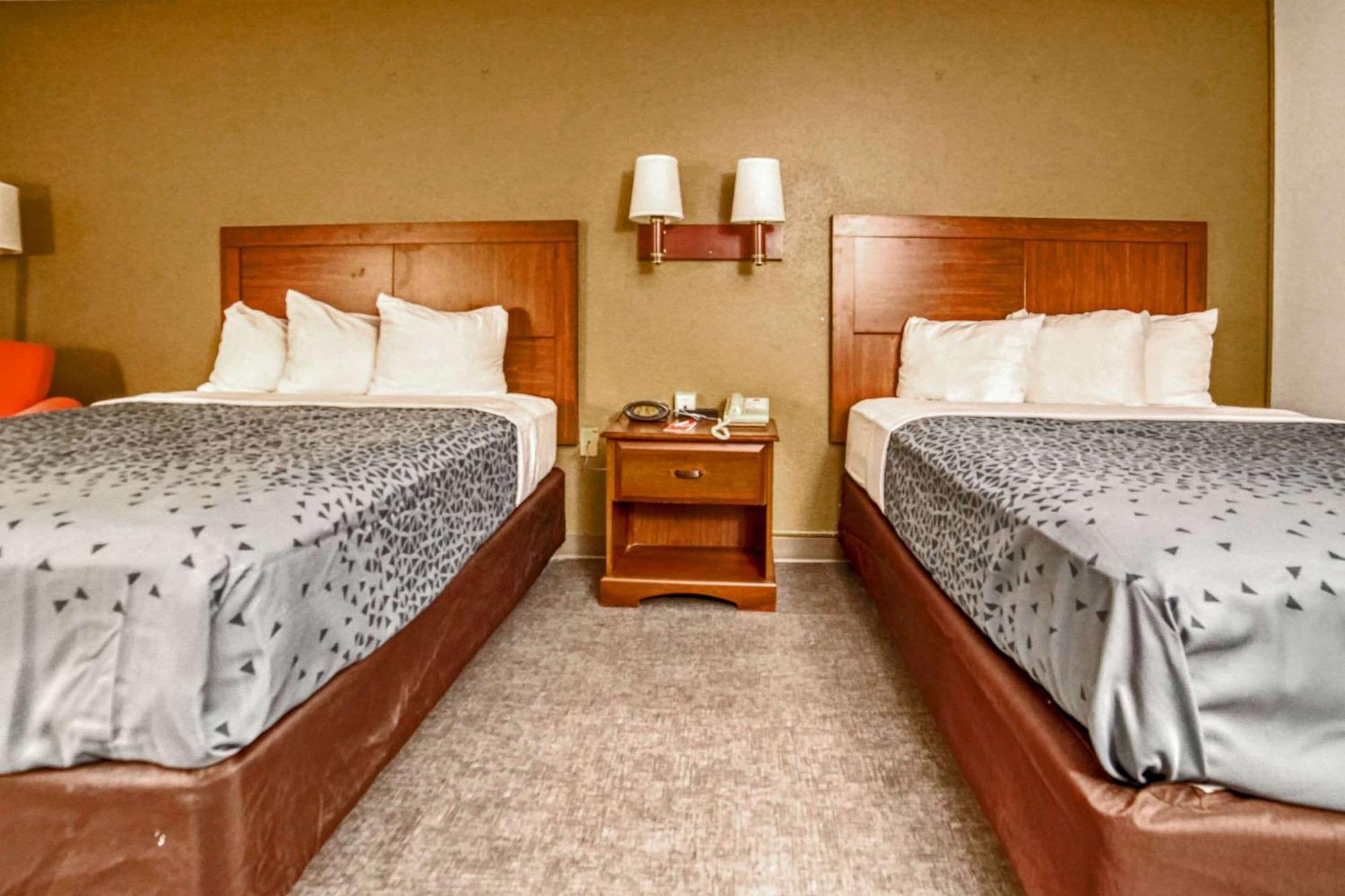Econo Lodge Роли Экстерьер фото