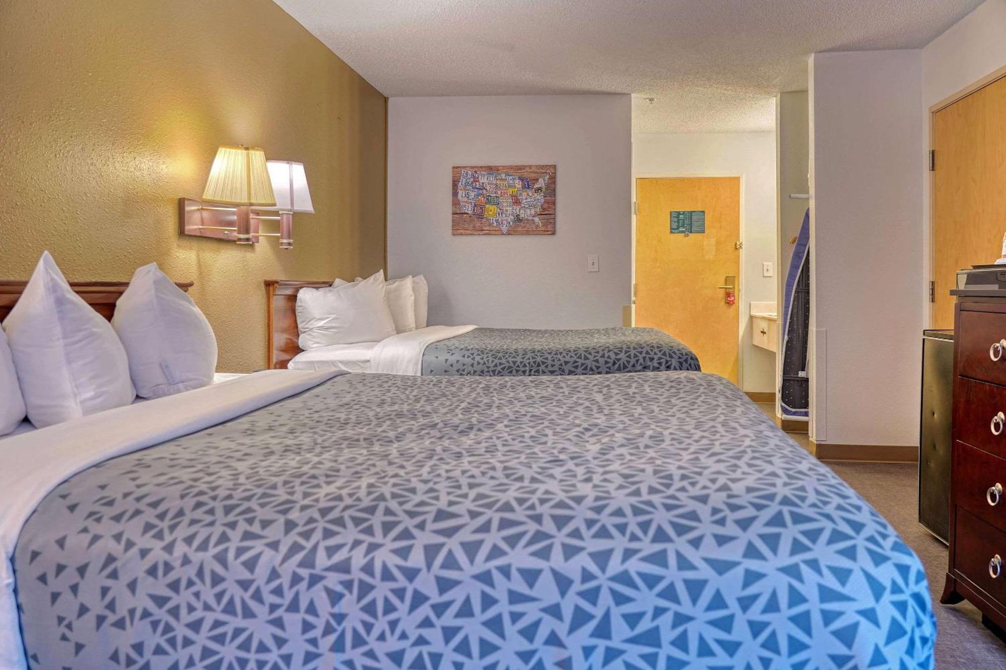 Econo Lodge Роли Экстерьер фото