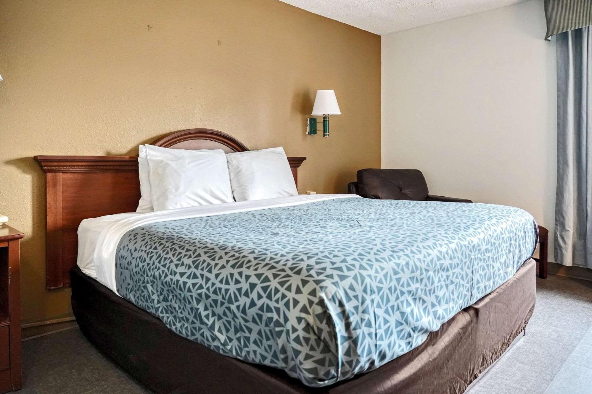 Econo Lodge Роли Экстерьер фото
