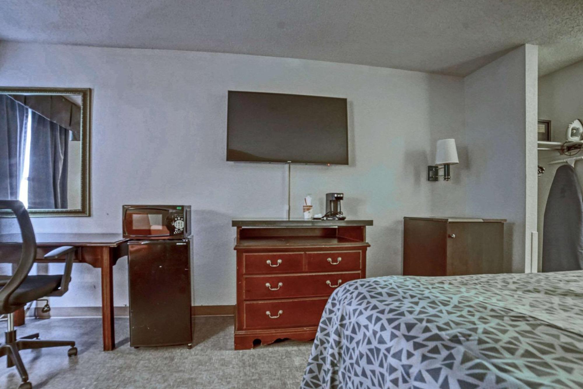 Econo Lodge Роли Экстерьер фото