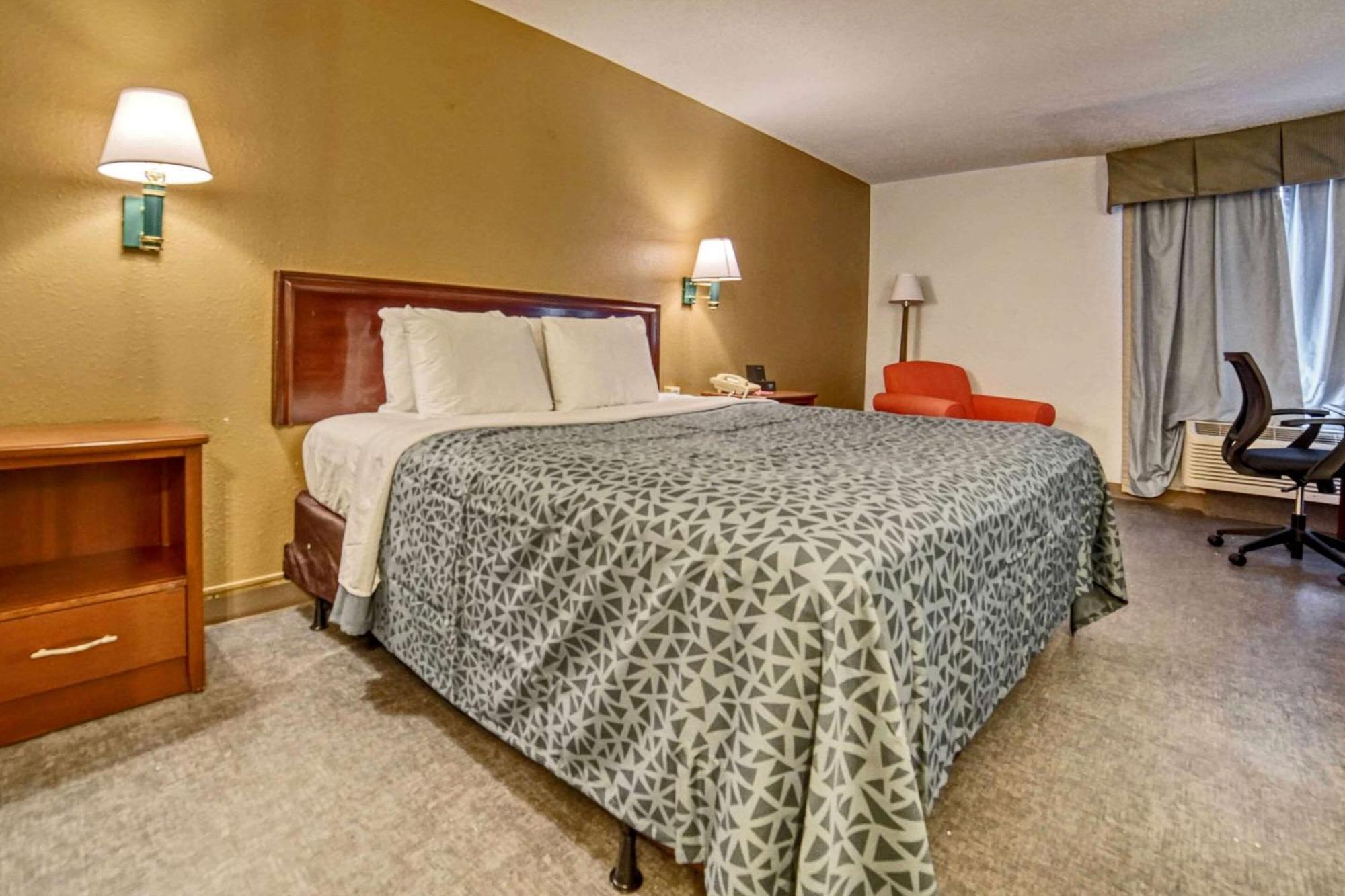 Econo Lodge Роли Экстерьер фото