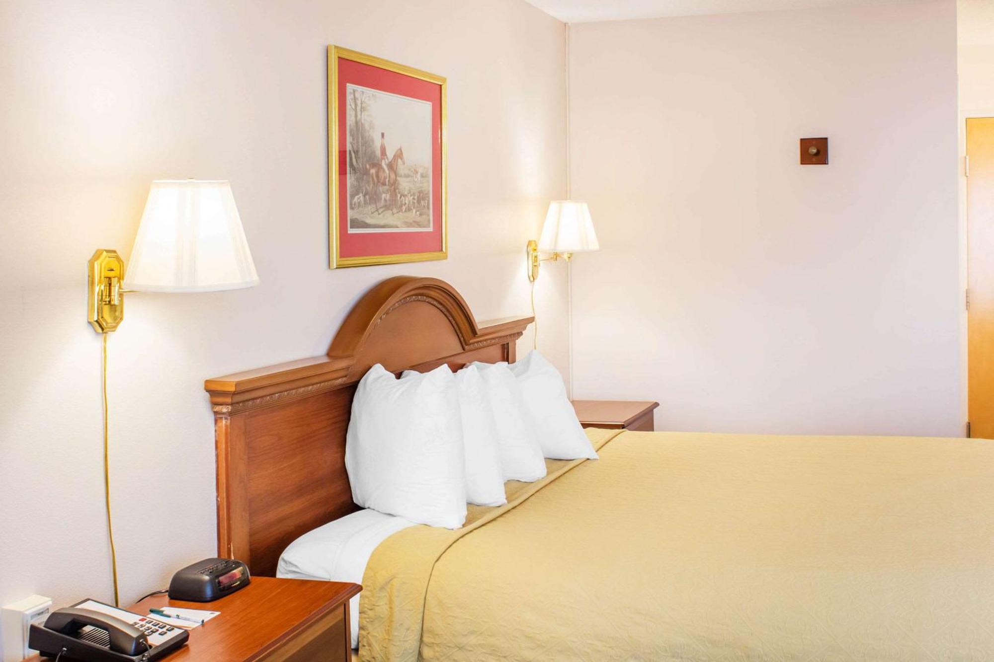 Econo Lodge Роли Экстерьер фото