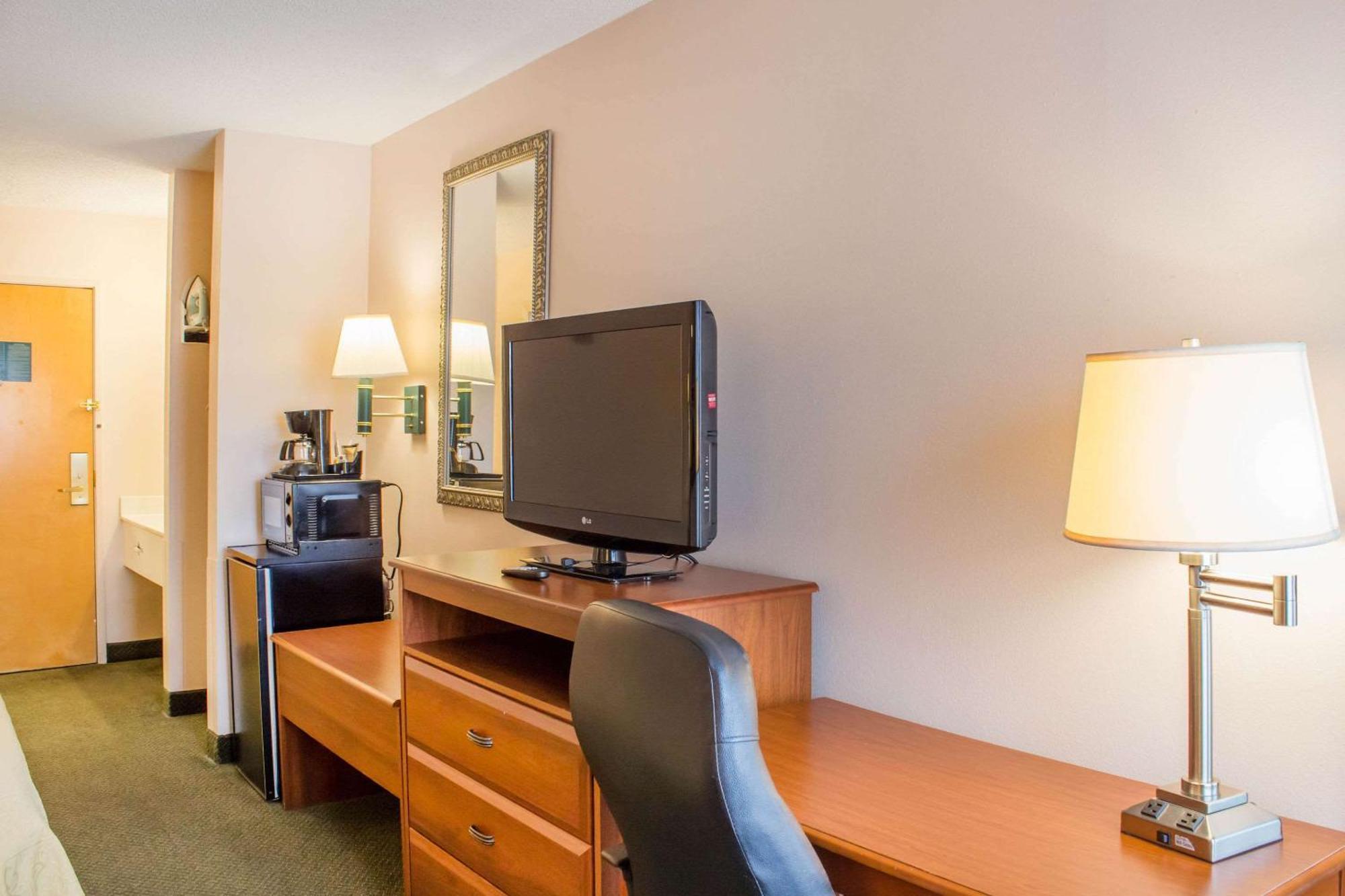 Econo Lodge Роли Экстерьер фото