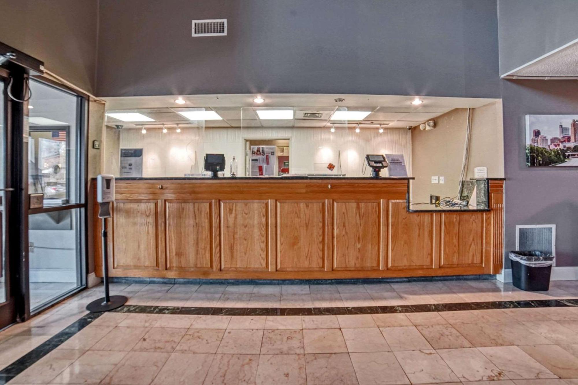 Econo Lodge Роли Экстерьер фото