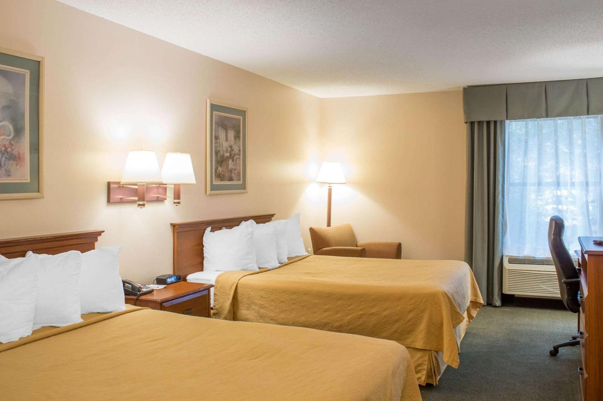 Econo Lodge Роли Экстерьер фото
